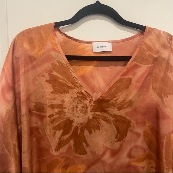 Boutique Adrienne v neck short sleeve tunic top Medium - Picture 5 of 7